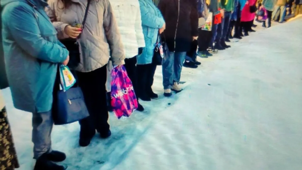 Десятки людей выстроились на улице за анализами крови в Ярославской области