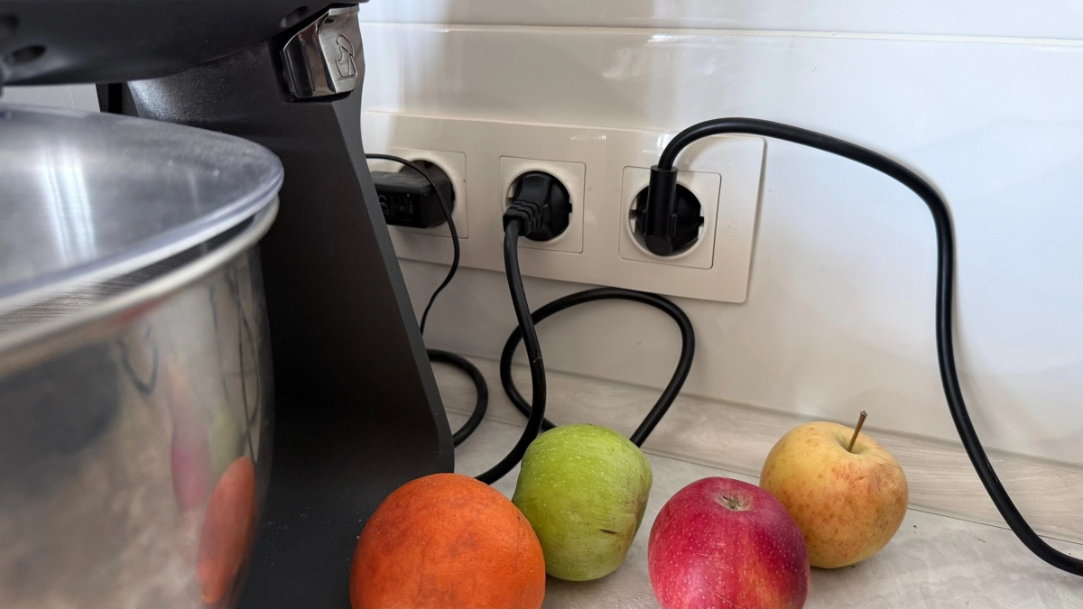 Эти приборы нельзя включать вместе: даже дорогой фильтр не спасёт — узнайте, почему