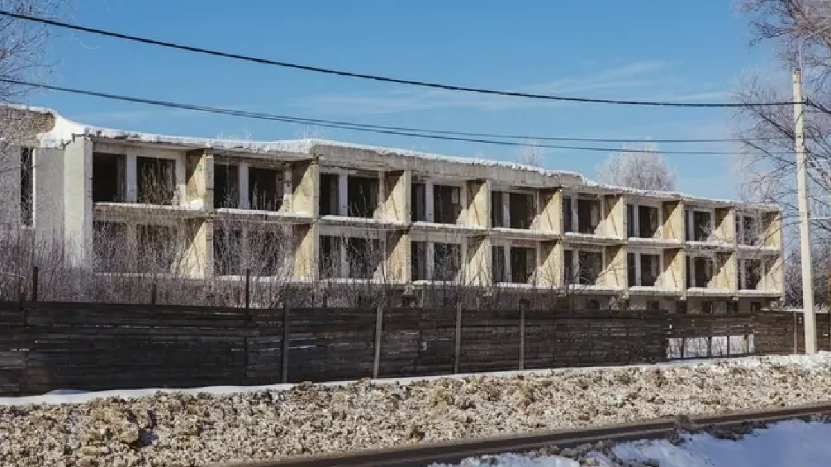 В Ростове снесут гостиницу, простоявшую заброшенной 30 лет у кремля