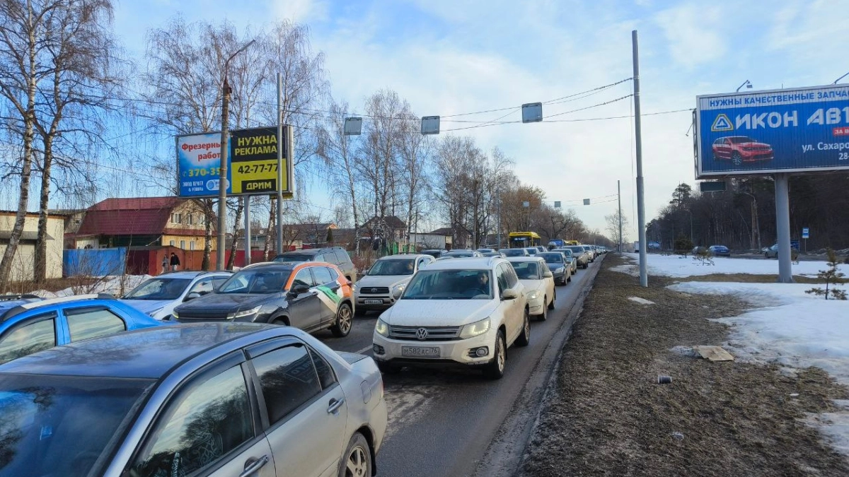  Объяснили причину утренних пробок в центре Ярославля
