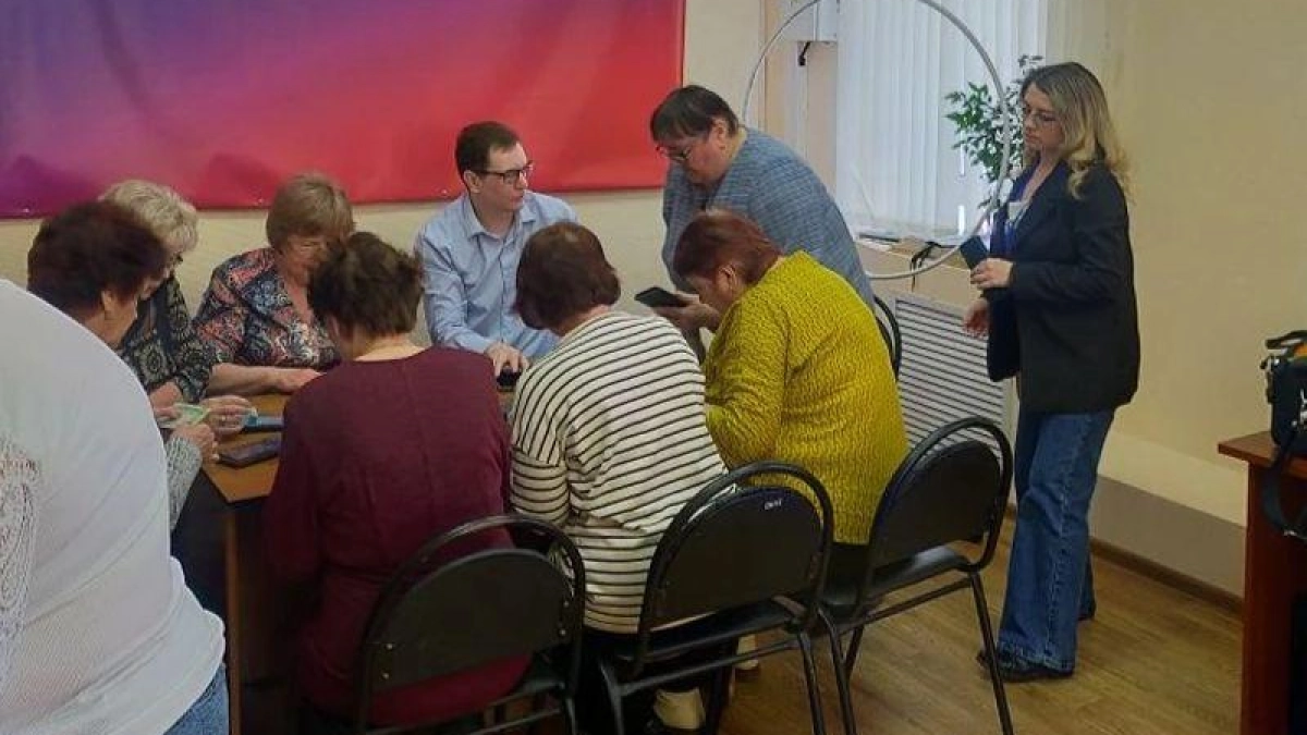 В Ярославской области пенсионеров учат записываться к врачу через мессенджер