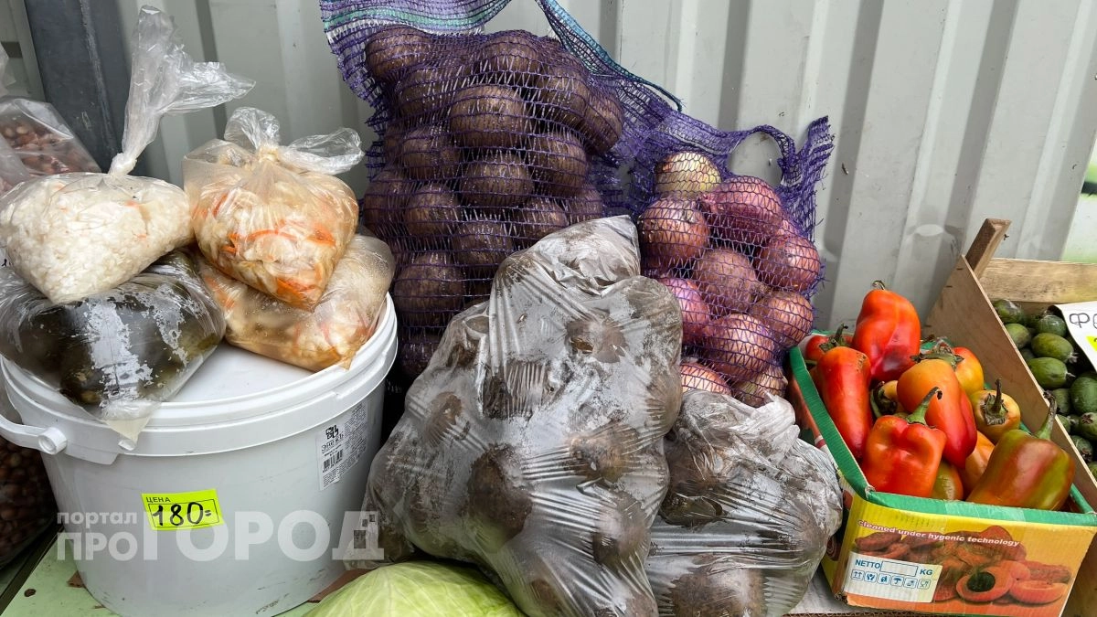 Почему умные люди никогда не хранят картошку под мойкой: ответ сантехника