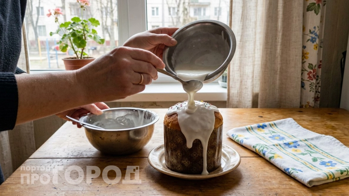 Всего 2 ингредиента, а вкус и текстура – идеальные: глазурь для кулича без миксера за 5 минут