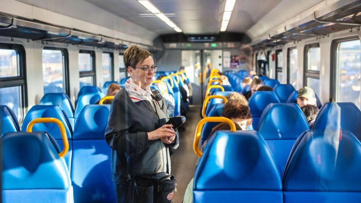 100-тысячным пассажиром городской электрички оказался обычный ярославский commuter