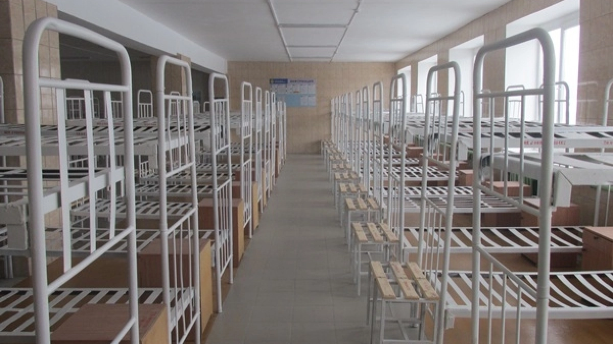 В ярославской колонии обновили здание на 80 человек: светлая плитка, новая мебель и сантехника для осуждённых