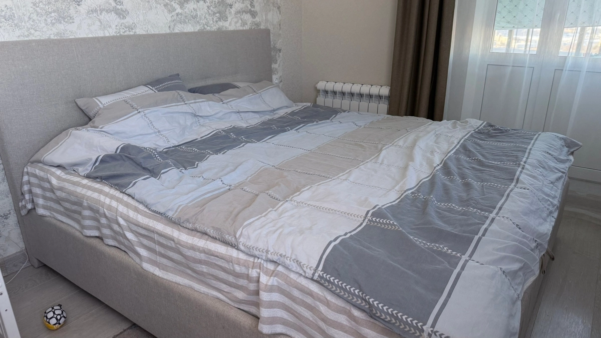 Не меняла постельное белье целый месяц: что происходит за это время и почему постель опаснее общественного туалета 