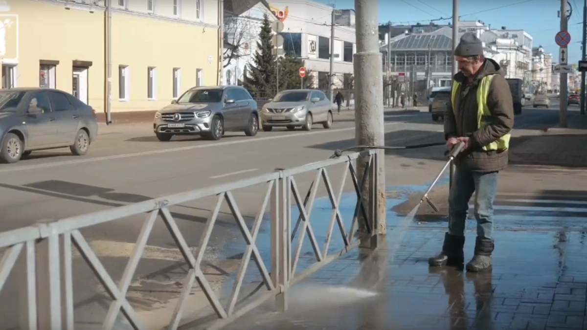 Мэрия отчиталась: улицы Ярославля начали мыть после зимы