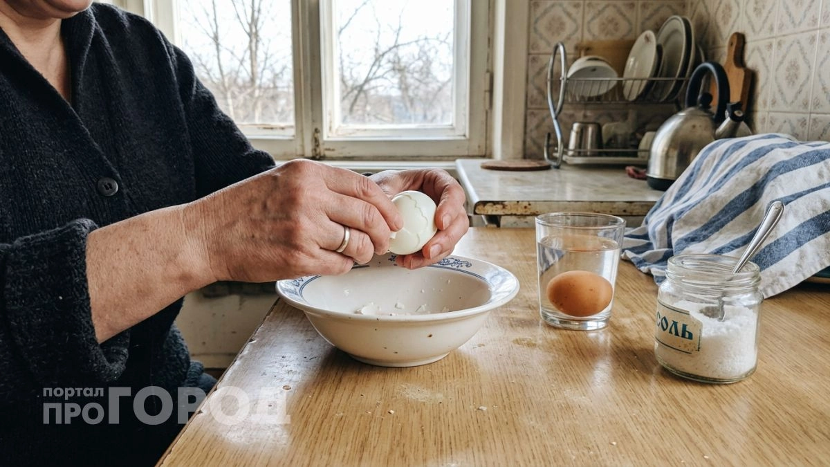 Скорлупа прилипает не из-за яиц — ты просто делаешь это не в тот момент