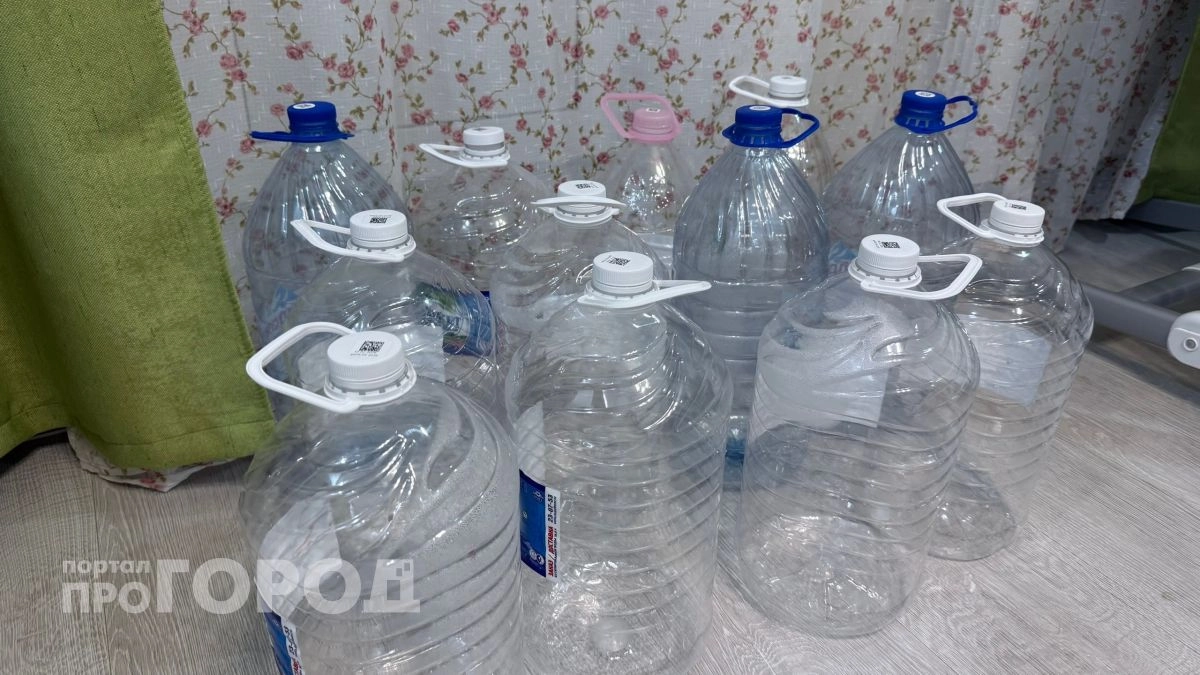 Пятилитровые бутылки больше не выбрасываю: вот как использую их для наведения идеального порядка в доме