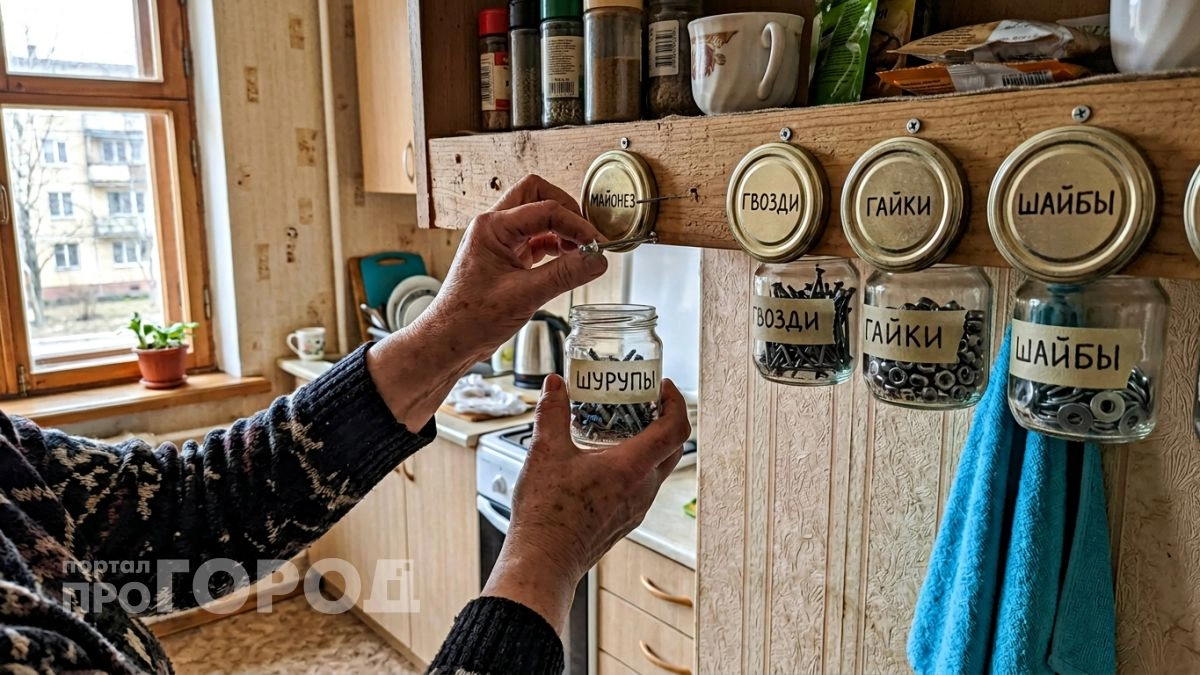 Вместо мусорного ведра пускаю винтовые крышки в дело и собираю из них практичные подставки для кухни