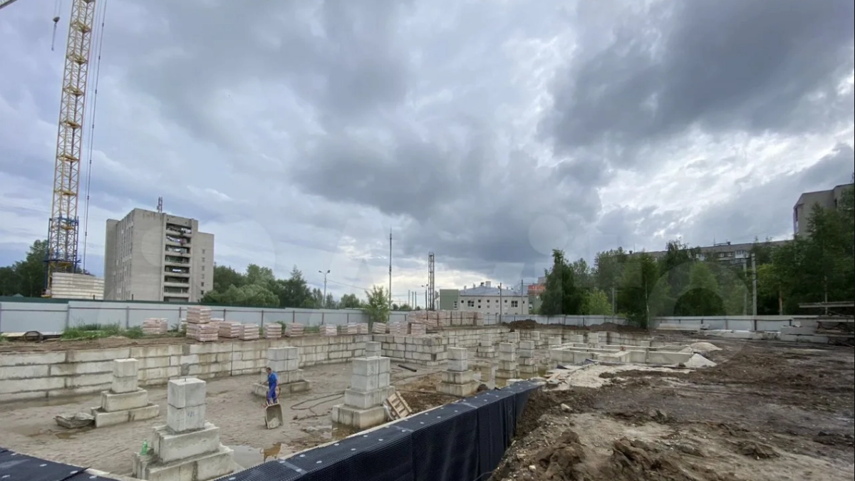 В Дзержинском районе Ярославля строят двухэтажный торговый центр площадью 1,5 тысячи квадратных метров