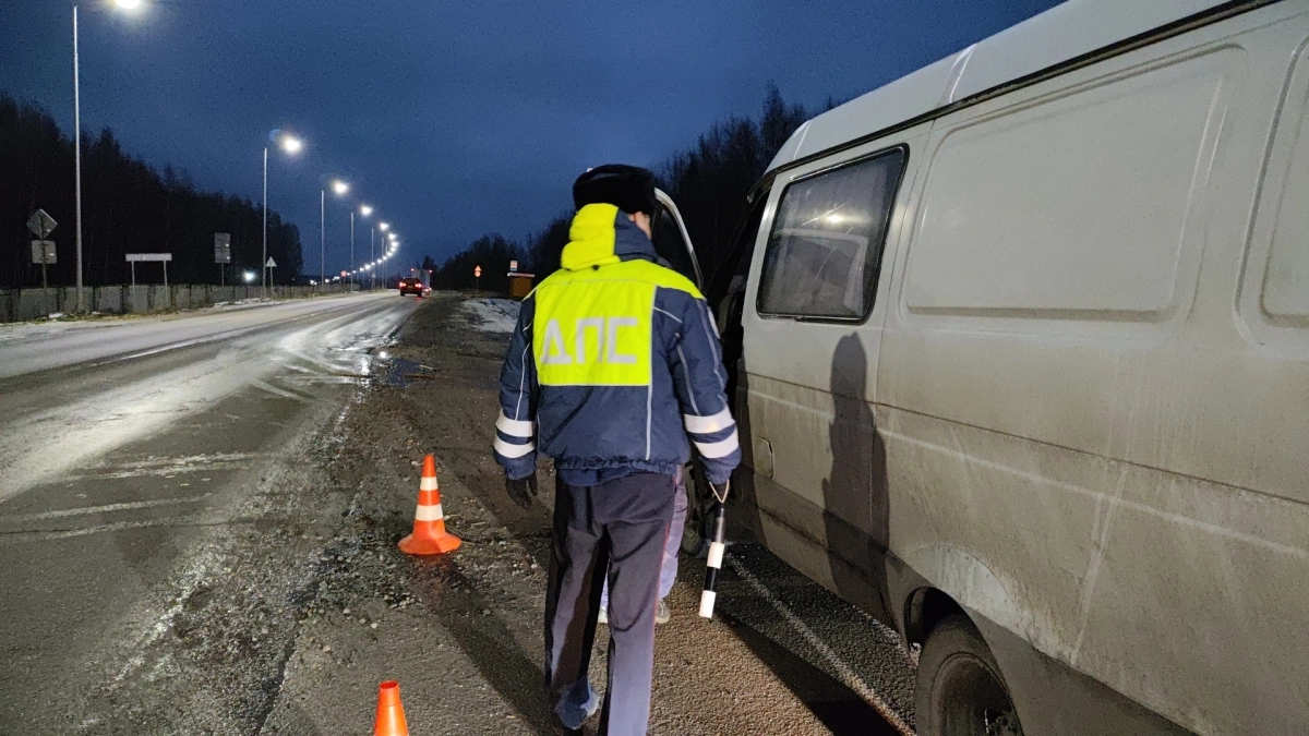 Почему инспекторы ГИБДД быстро отпускают молчаливых водителей: секрет в одном простом действии
