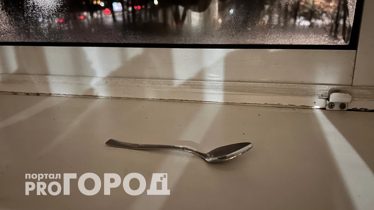 Теперь всегда кладу ложку на подоконник, уходя из дома: выручало много раз