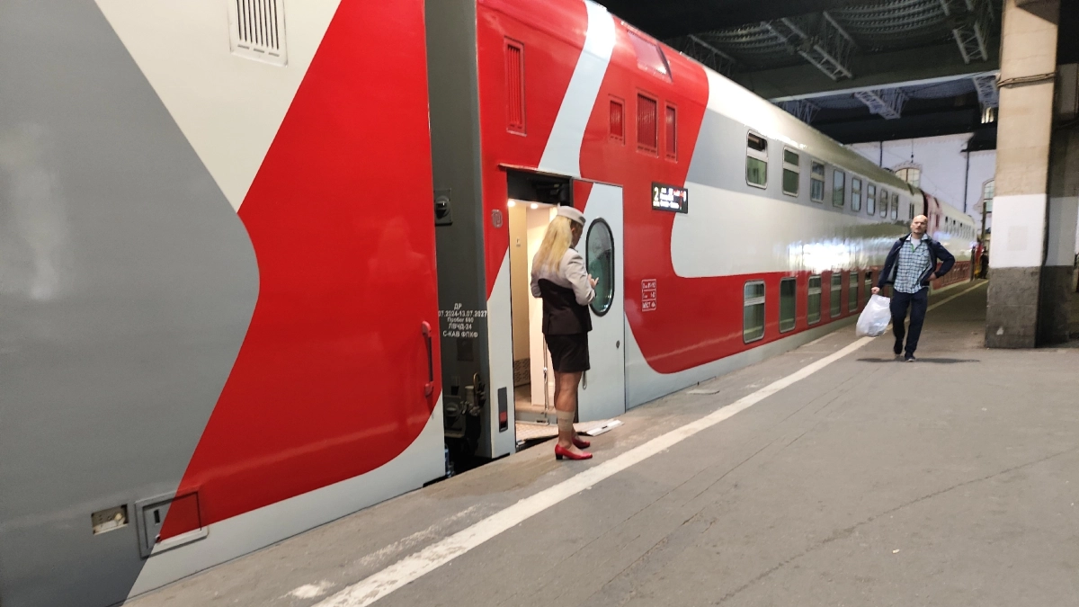 С «Дошираком» в поезд больше ни ногой: душный вагон, запах лапши и конфликтные соседи — честный отзыв