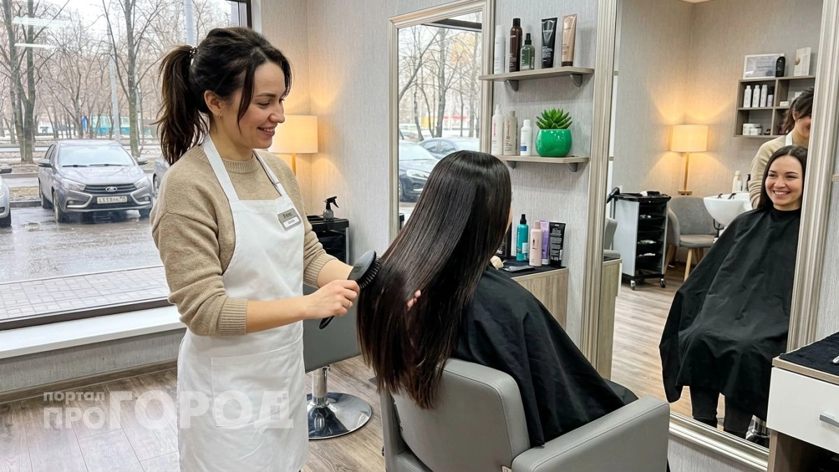 Забудьте про колориста — в Европе уже перешли на одну простую процедуру для идеального цвета волос