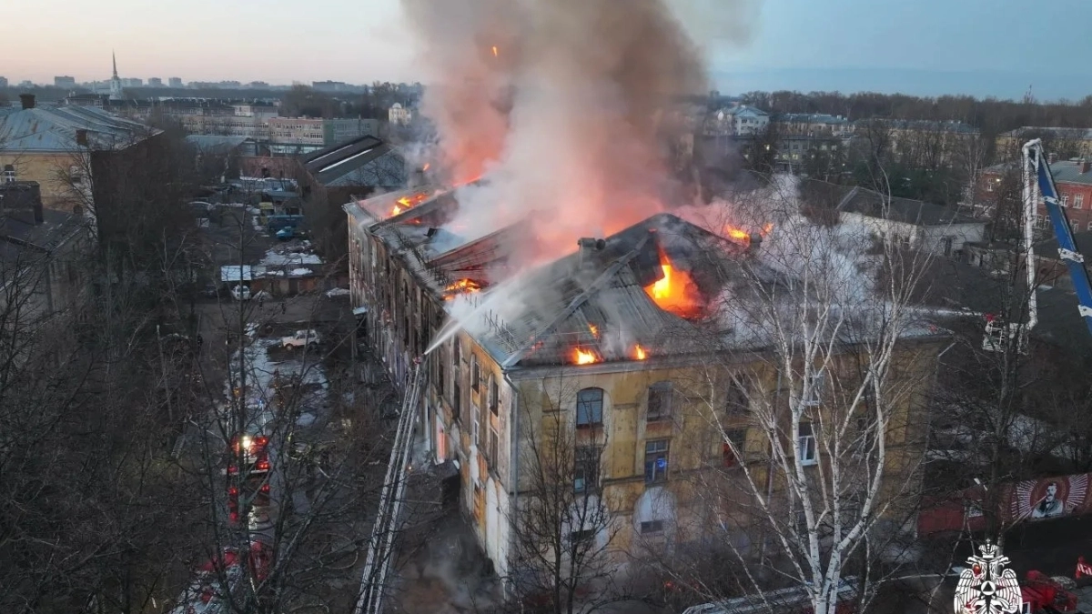 Пострадавшая при пожаре на Перекопе в Ярославле находится в тяжёлом состоянии