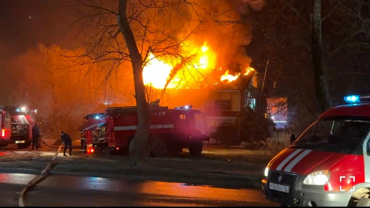 В Ярославле новый пожар: полыхает гостиница на Суздалке 