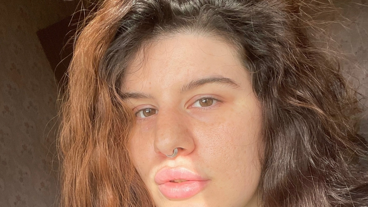 Хозяйка погибшего в пожаре на улице Стачек кота: "Я думала, что он выпрыгнул в окно"