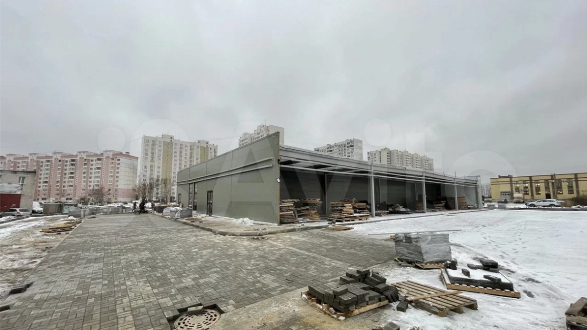 На улице Строителей в Ярославле строят ТЦ: будут магазины, офисы, пункты выдачи 