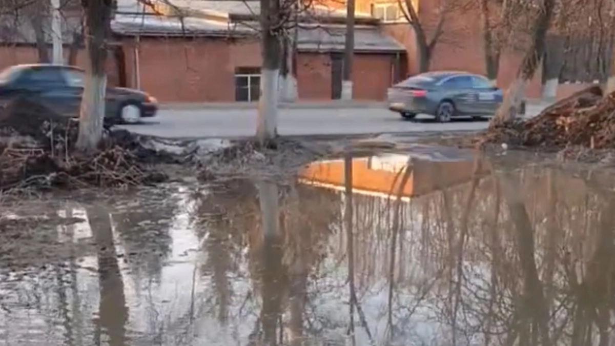 Хаос в Переславле: центральную улицу топит, а горожан оставляют без водопровода