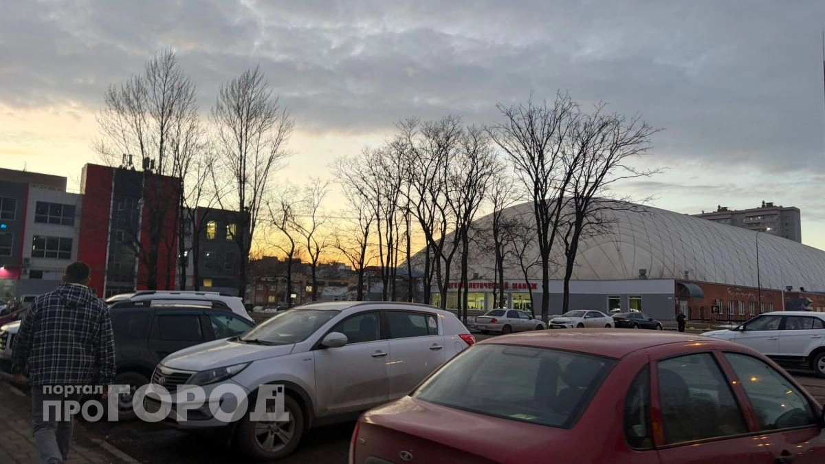 Артем Молчанов дал неделю на начало ремонта манежа: "Эти деньги не просто свалились с потолка"