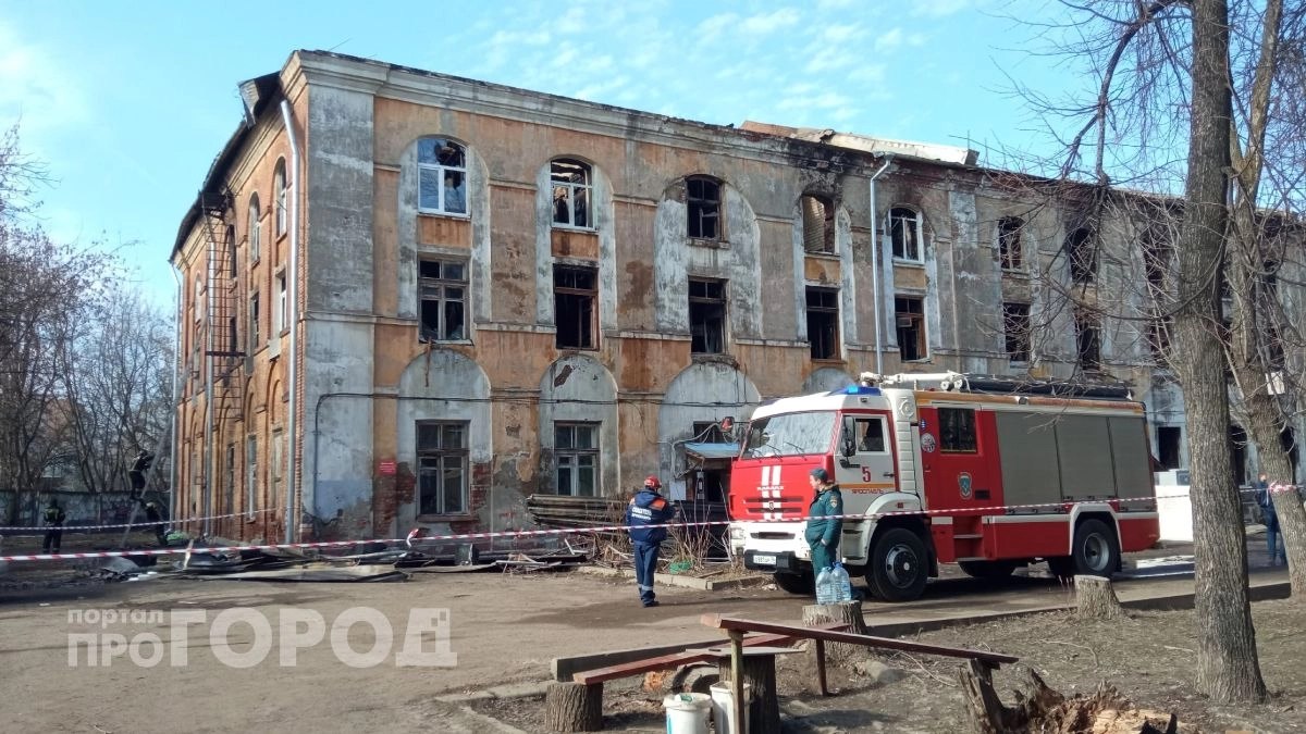 В Ярославле пока не могут установить причину пожара в доме на улице Стачек