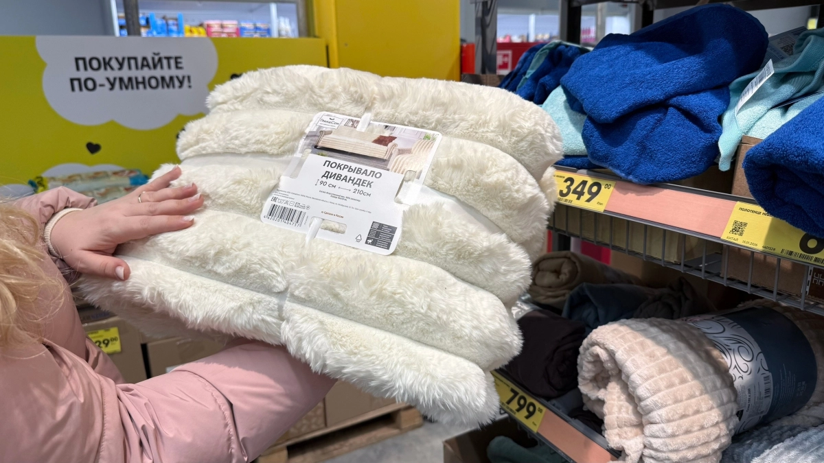 Зашли в Чижик и сэкономили: нашли золото среди товаров — плед как шаль и котлеты по смешной цене