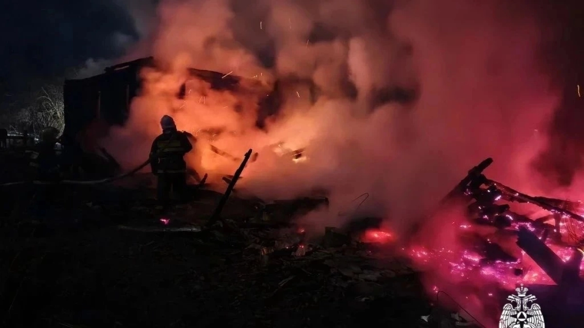 Зажженная свеча на столе превратила деревенский дом в Некоузском районе в руины за одну ночь