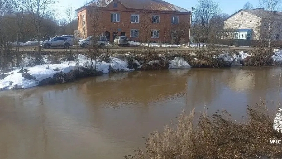 Под Ярославлем дороги уходят под воду — МЧС вводит повышенную готовность