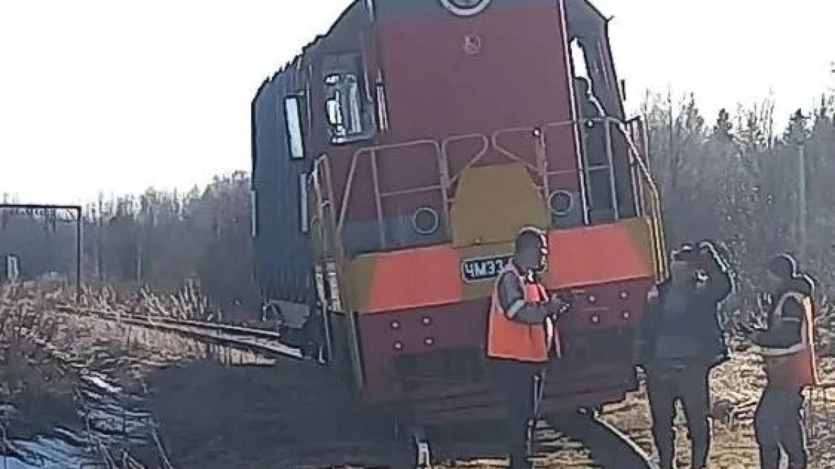 В Ярославской области тепловоз сошел с рельсов