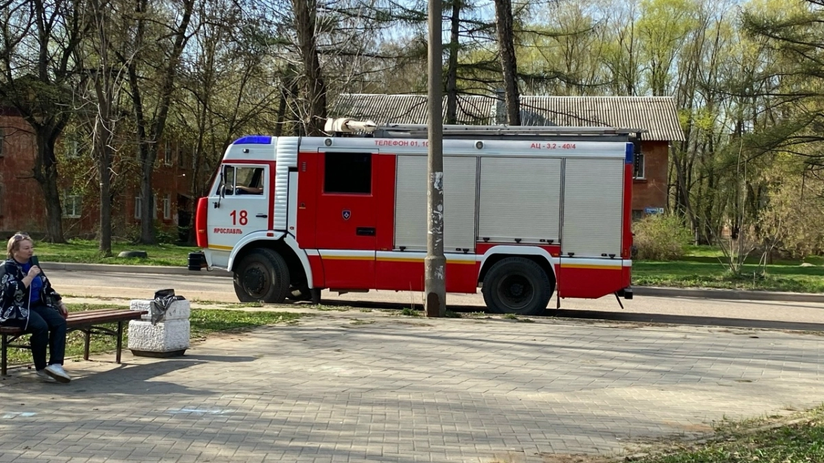 В Ярославской области начали поджигать сухую траву