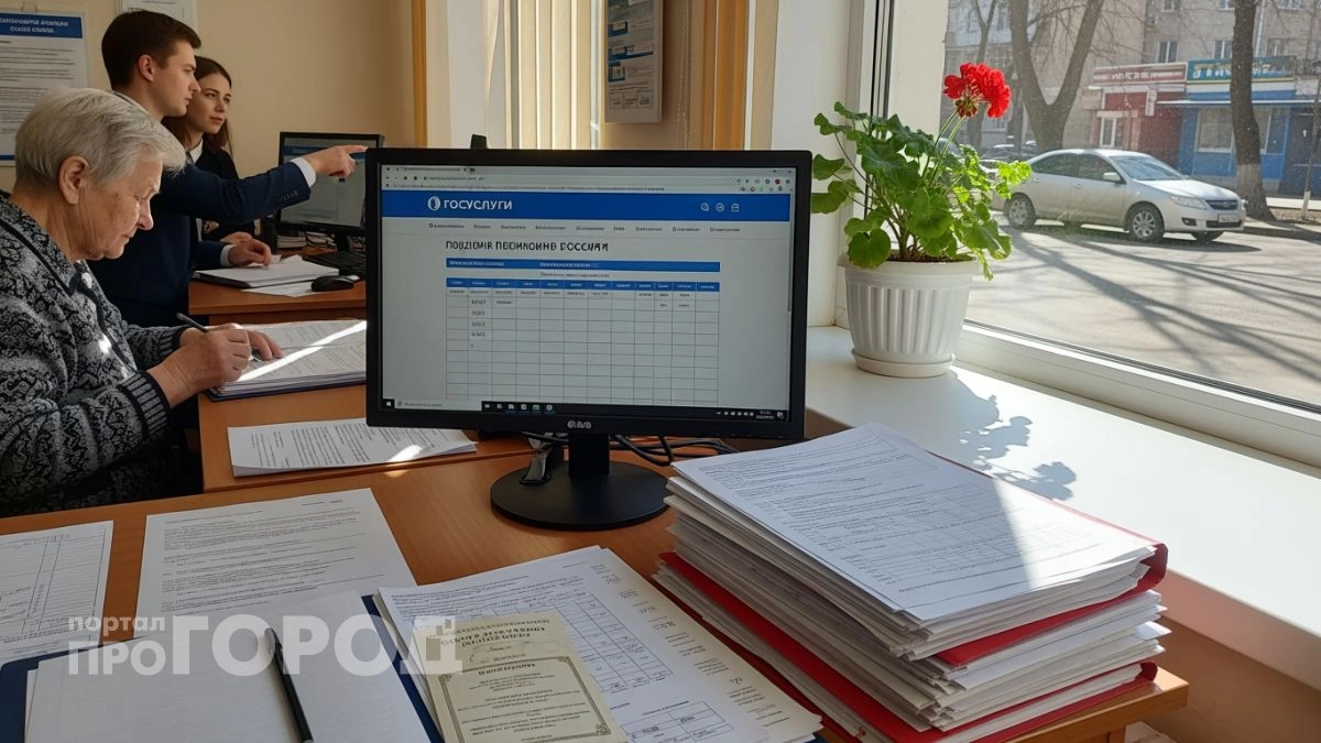 Эта запись в трудовой книжке может прибавить к пенсии несколько тысяч рублей — откройте и сверьте прямо сейчас