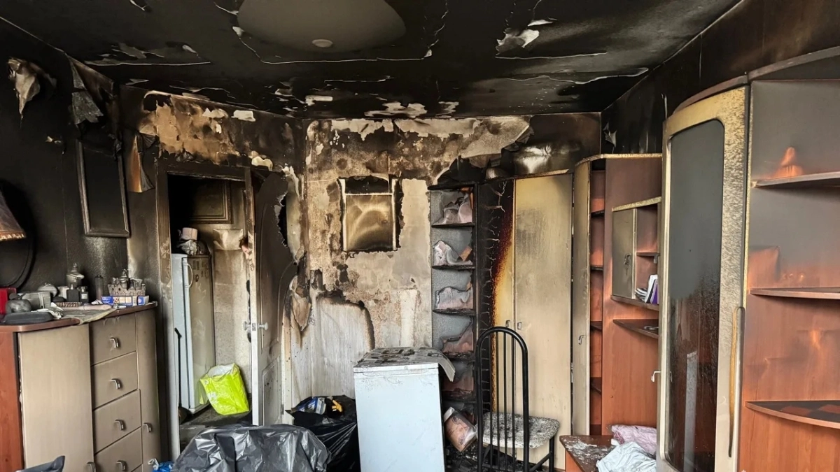  В Ярославле из-за неисправного холодильника вспыхнула квартира