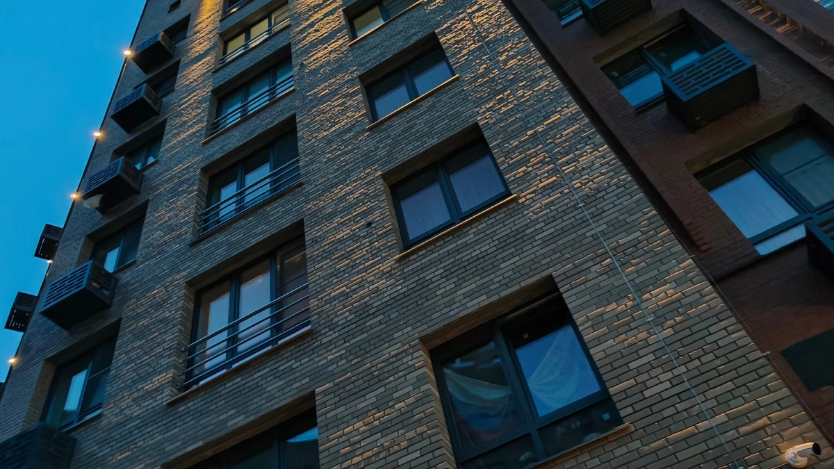 Богатые тоже экономят: вахтер раскрыл секреты жильцов элитного дома — вы не поверите, на что они жалеют денег