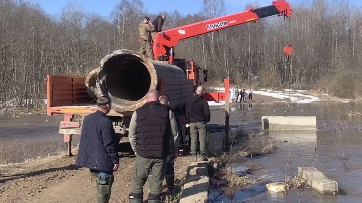 В Ярославской области из-за паводка подтопило две дороги: "Проезд легковой техники невозможен"