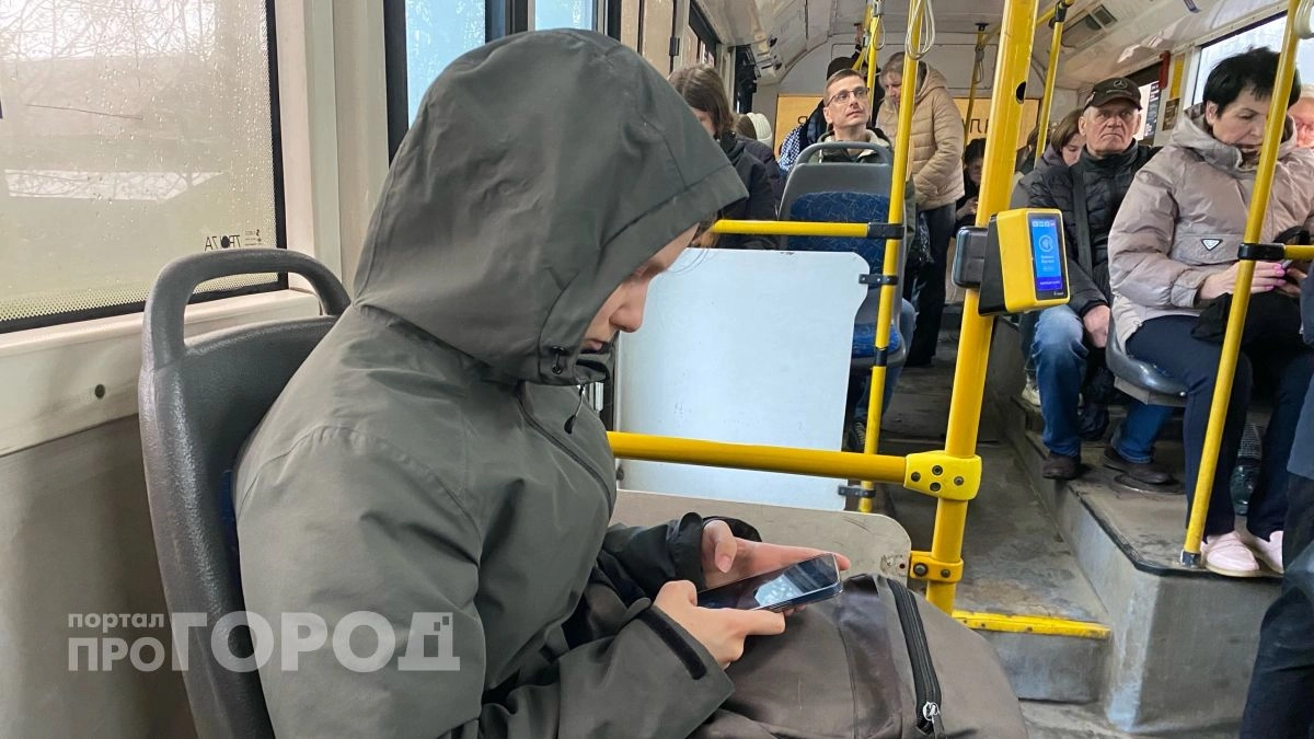 В Ярославской области открыли горячую линию по вопросам приема в школы