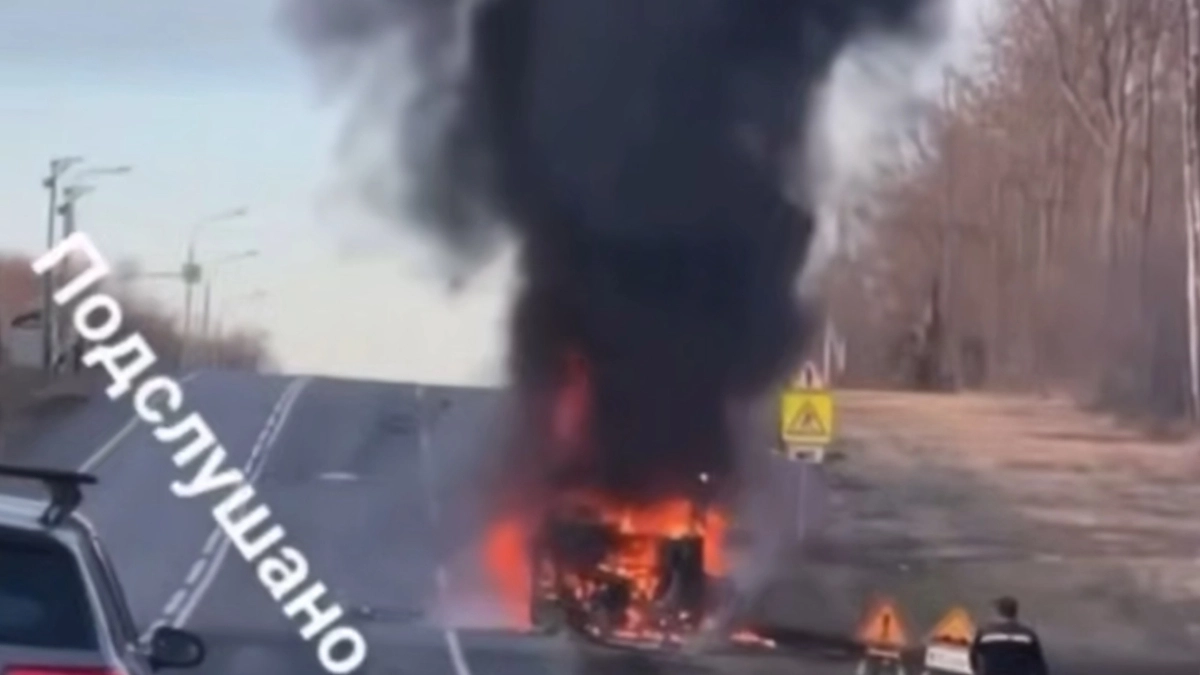 На трассе М‑8 под Переславлем вспыхнул рейсовый "ЛиАЗ"