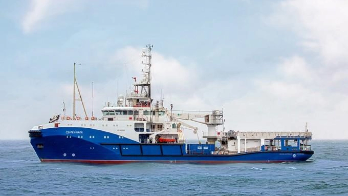 В Рыбинске строят ледокольный буксир для Петербурга с убирающейся рубкой