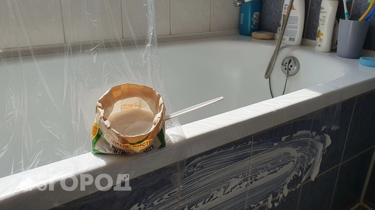 Забудьте про дорогую бытовую химию: наношу этот аптечный раствор на ванну и ржавчина сходит сама за минуту