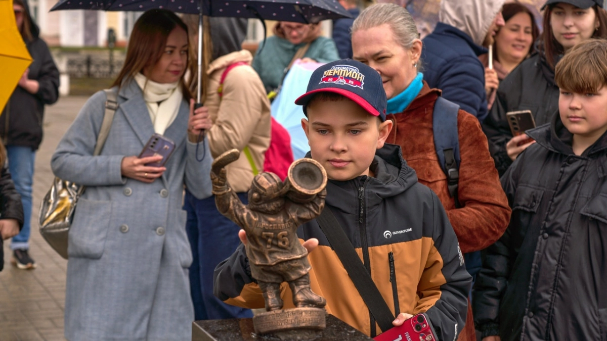 В честь победы «Локомотива» установили медведика 