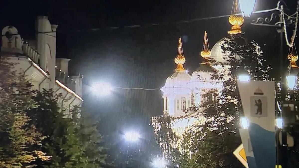 Ростовский кремль засветился огнями, имитирующими факелы крепостных башен