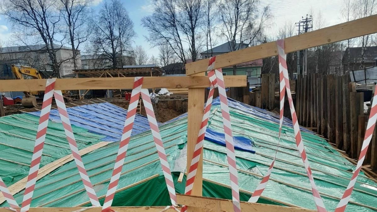 В Пошехонье  котлован  новой  бани заливает грунтовыми водами