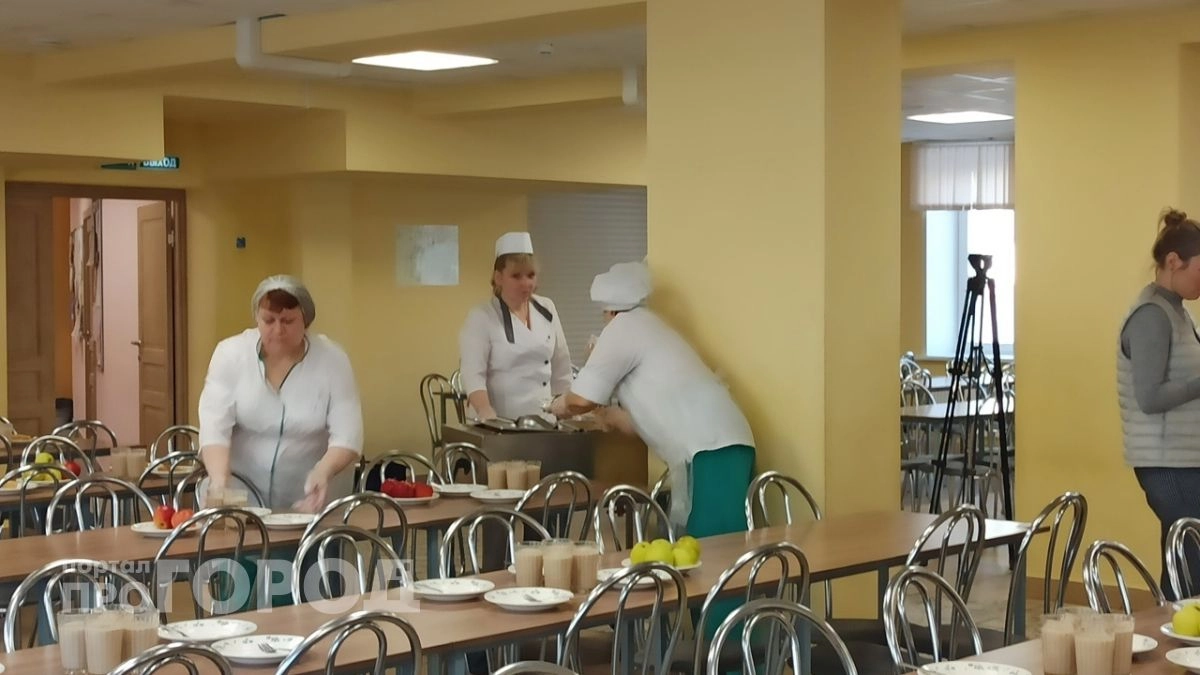 В Ярославской области в школьной столовой нашли подозрительные яйца и консервы