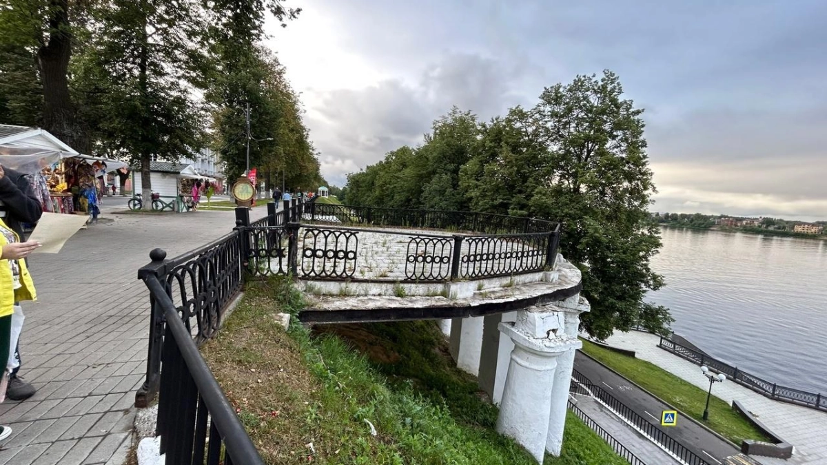 Аварийную видовую площадку на Волжской набережной отреставрируют за 42 млн рублей