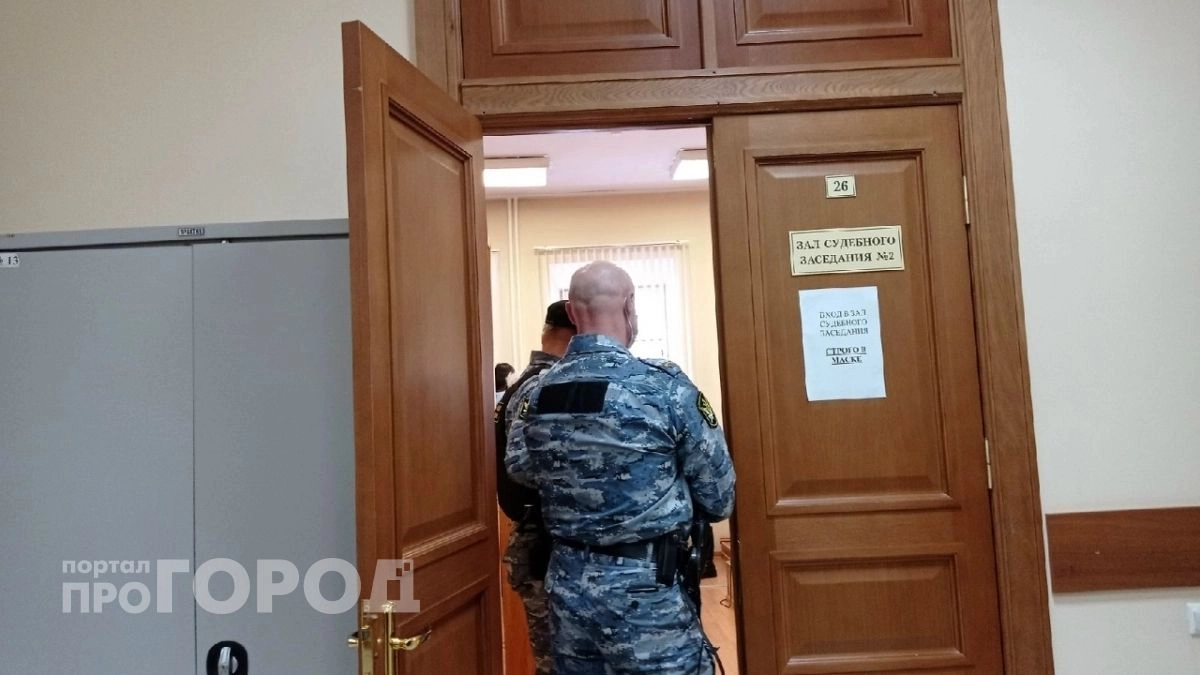 В Ярославле экс-чиновник получил взятку телефонами на 330 тысяч и теперь идет под суд