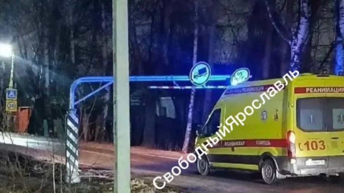 В Ярославской области машина скорой помощи застряла на дороге