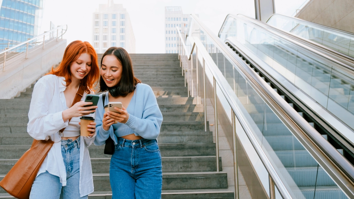 Т2 дарит полгода бесплатной связи новому абоненту и начисляет 2000 рублей тому, кто его пригласил