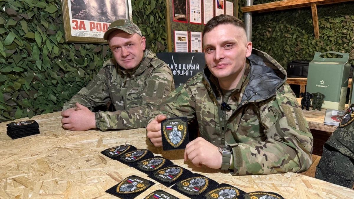 Шеврон с душой: как восьмиклассники из Переславля подарили мотострелкам символ силы