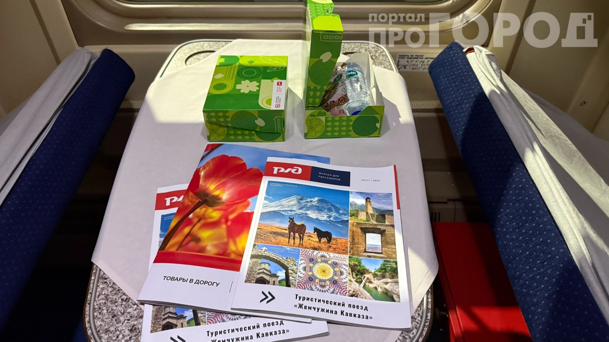 «Жирная курица и вонючие яйца»: 5 продуктов, которые опытные путешественники не берут в поезд — соседи вас возненавидят