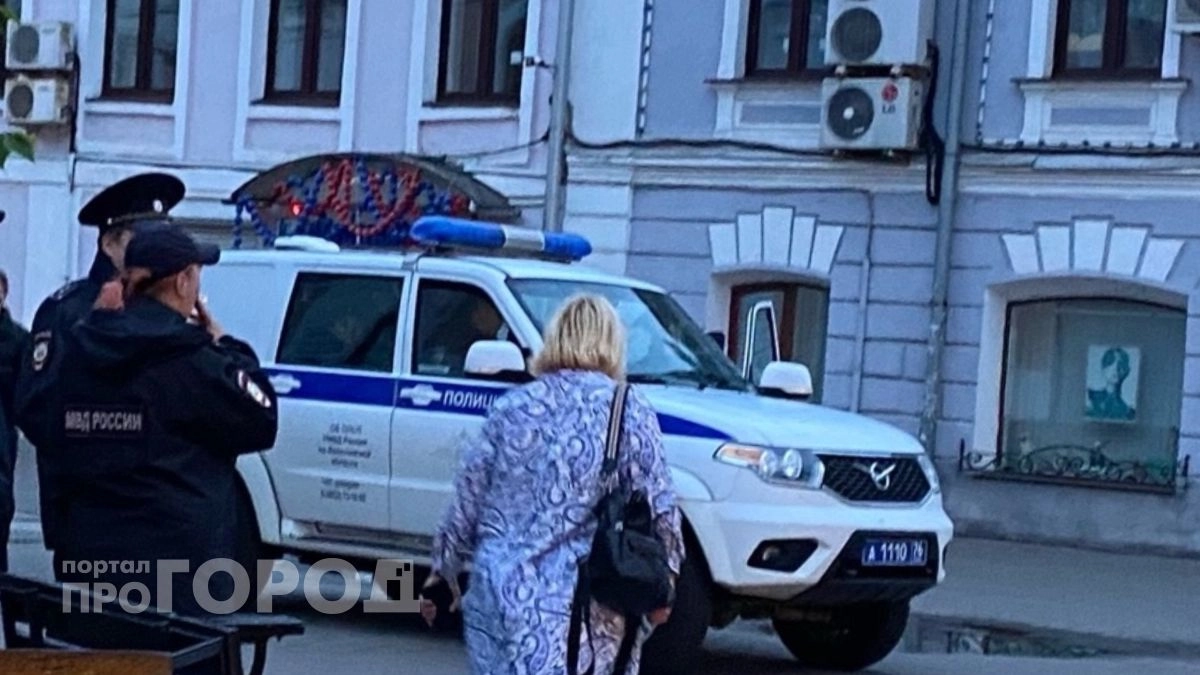 Молодой ярославец увидел чужой смартфон на стойке и за несколько минут "обнулил" счет владельца